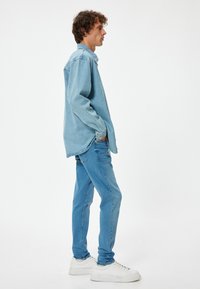 Koton MICHAEL - Vaqueros slim fit - blue denim