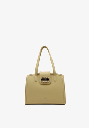 Sac à main beige en cuir avec doubles anses d'épaule et une boucle métallique torsadée décorative sur le rabat avant.