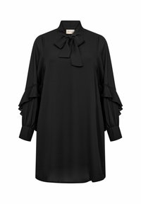 Rochie neagră dintr-un material neted, cu guler înalt și fundiță, mâneci lungi cu accente de volane și o croială lejeră.