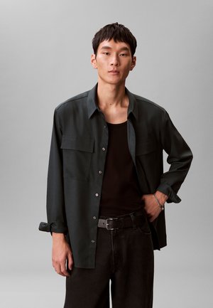 BUTTON-DOWN - Shirt - fatigue