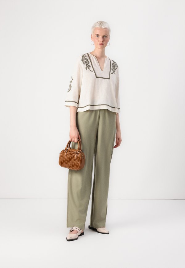 VIJOSLA V NECK - Blouse - birch4