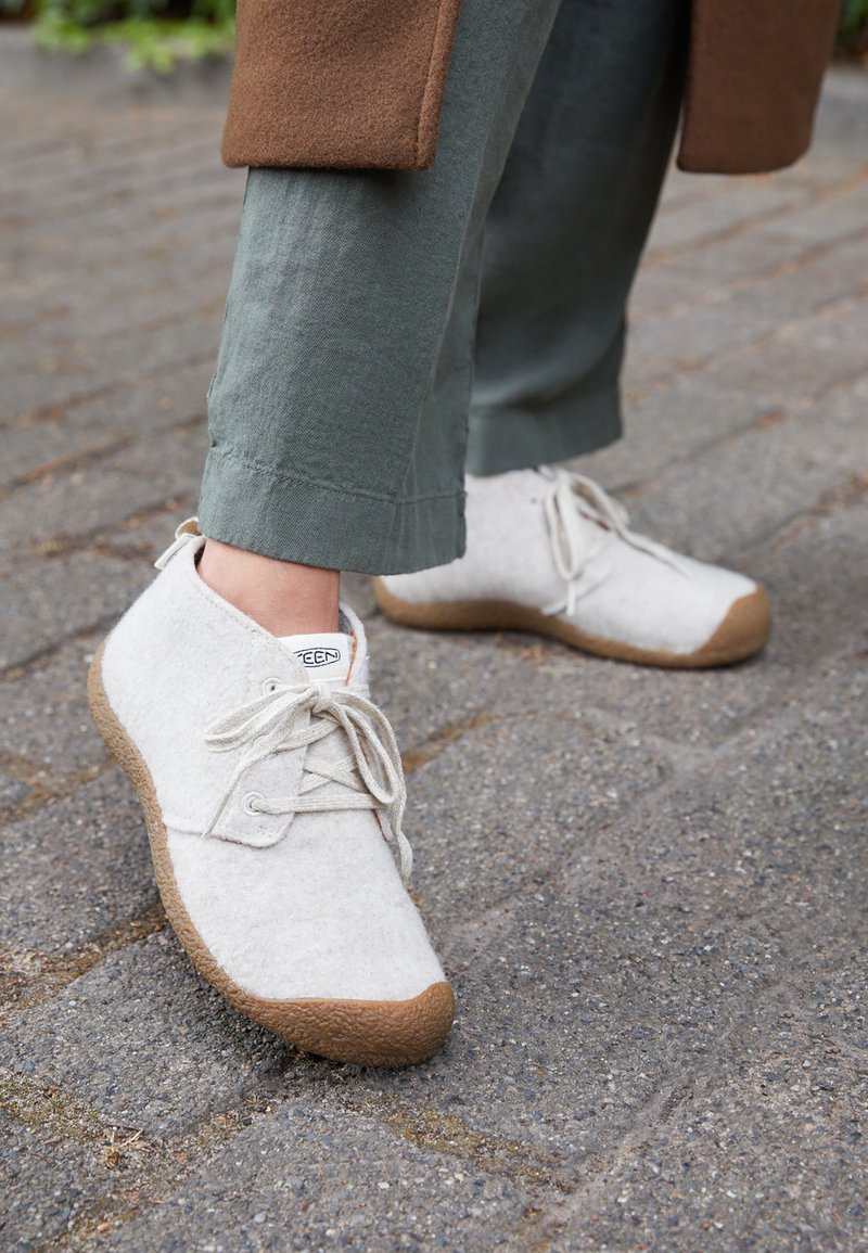 keen chukkas