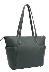 Sac fourre-tout en cuir vert foncé avec deux poignées, un haut zippé et des poches latérales. Présente une texture lisse et des lignes de conception épurées.