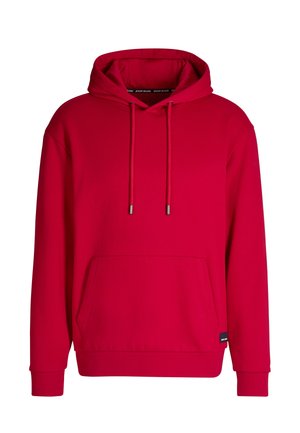 Czerwona bluza z kapturem wykonana z miękkiej bawełny, z kieszenią kangurką, regulowanymi sznurkami i ściągaczami na rękawach. Ozdobiona naszywką z logo na dole.