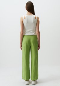 Jimmy Key SLIM FIT CREW NECK SLEEVELESS - Top - white-100