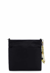 Czarna torebka na ramię z tkaniny z zamkiem błyskawicznym, płaskim kształtem, przednią kieszenią oraz dekoracyjnym sznurkiem z kolorowymi koralikami i zawieszkami.