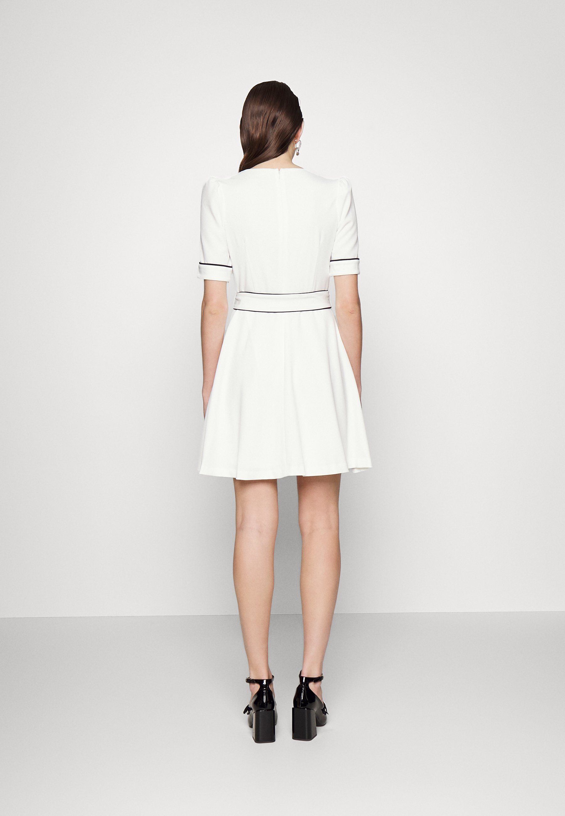 DKNY SHORT PUFF SLEEVE BELTED FIT AND 