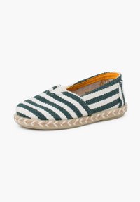 Stribede espadrillosko i hvid og mørkegrøn, lavet af vævet stof, med en flettet jutesål og en klar orange foring.
