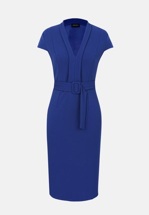 Blaues knielanges Kleid mit kurzen Ärmeln, V-Ausschnitt, vertikalen Nahtdetails und passendem Gürtel mit rechteckiger Schnalle an der Taille.