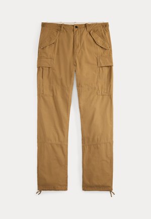 Pantalon cargo marron avec fermeture à boutons, boucles pour ceinture, poches à rabats sur les cuisses et cordons aux chevilles, posé à plat sur un fond blanc.