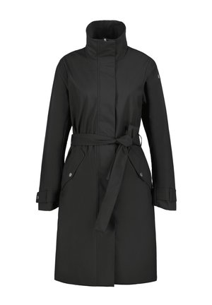 Zwarte waterdichte trenchcoat met een hoge kraag, een ceintuur in de taille en twee voorzakken met drukknoopsluiting. Langzame textuur en rechte snit.