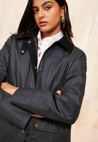 Friends Like These WITH COLLAR REGULAR FIT - Lengva striukė - navy blue