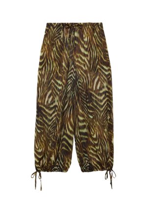 Luźne brązowo-czarne spodnie w zebra print, z elastyczną talią i troczkami przy dolnych krawędziach nogawek na białym tle.