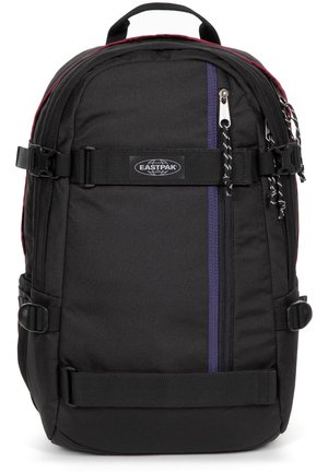 Schwarzer Rucksack aus strapazierfähigem Material, mit einem lila vertikalen Streifen, verstellbaren Trägern, einer vorderen Reißverschlusstasche und dem Eastpak-Logo.