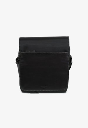 Borsa a tracolla nera realizzata con una combinazione di tessuto testurizzato e pelle liscia. Ha una chiusura a patta e una tracolla regolabile.