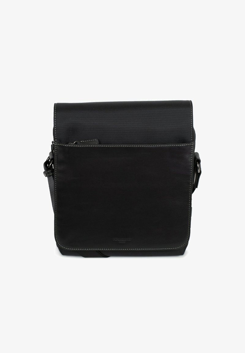 Borsa a tracolla nera realizzata con una combinazione di tessuto testurizzato e pelle liscia. Ha una chiusura a patta e una tracolla regolabile.