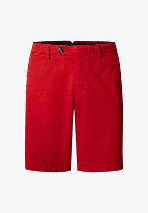 Pantaloncini rosso knee-length da uomo con chiusura frontale a bottone e cerniera, passanti per cintura e tasche laterali, mostrati su sfondo bianco.