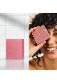 Dr Botanicals LA ROSE FRANCAISE FACIAL CLEANSING BAR FACE CLEANSER 100G różowy