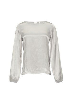 Blusa in satin argento con maniche lunghe, scollo rotondo e una leggera lucentezza. Presenta polsini arricciati e una vestibilità rilassata. Texture morbida.