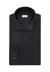 Camicetta nera a maniche lunghe, realizzata in tessuto liscio, con colletto a camicia e patta centrale con bottoni, e un polsino singolo con chiusura a bottone.