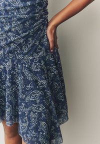 Next SHORT SLEEVE - Nappali ruha - blue paisly print