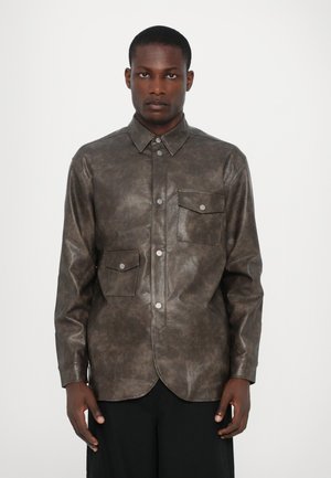 ARMY SHIRT - Chaqueta de cuero sintético - warm brown