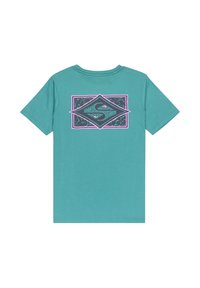 Tyrkysové bavlněné tričko s krátkými rukávy. Na zadní straně se nachází grafický design s diamantovým tvarem a barevnými akcenty, včetně růžové a černé.