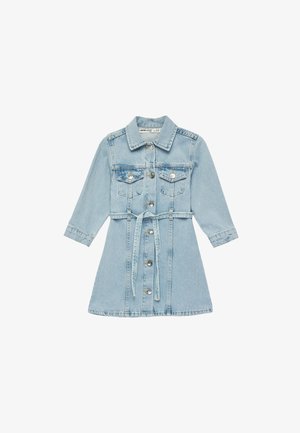Vestito in denim azzurro chiaro con maniche lunghe, bottoni frontali, due tasche al petto con patta e cintura abbinata in vita.