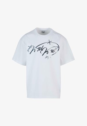 Witte katoenen t-shirt met een zilveren scriptprint en sterren. Losse pasvorm met korte mouwen en een ronde hals.