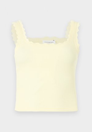 Crop top côtelé jaune clair avec bords festonnés aux bretelles et à l'encolure, modèle sans manches.
