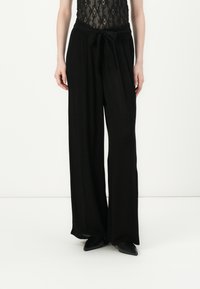 ONLY - ONLPAKJA LIFE BELT PANTS - Stoffhose - black Thumbnail-Bild 1