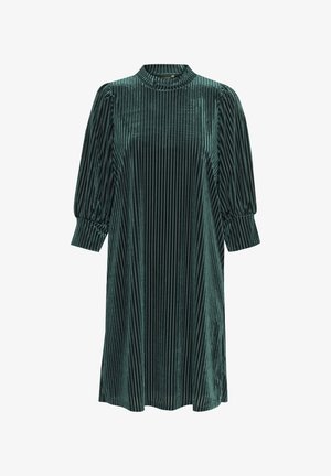 Tirkīza samta kleita ar vertikāli rievotu tekstūru, augstu apkakli un pūkainām piedurknēm. Ceļa garuma dizains. Mīksta auduma ar vieglu spīdumu.