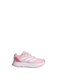 Scarpa sportiva rosa chiaro con parte superiore in rete, dettagli bianchi e logo a tre strisce. Presenta una suola imbottita e un tallone testurizzato per supporto.