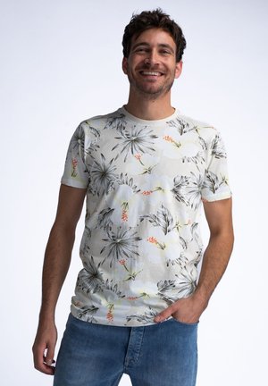 Tricou cu mânecă scurtă, de culoare bej deschis, cu un model floral care include frunze verzi și accente portocalii, fabricat dintr-un material moale, cu decolteu circular.