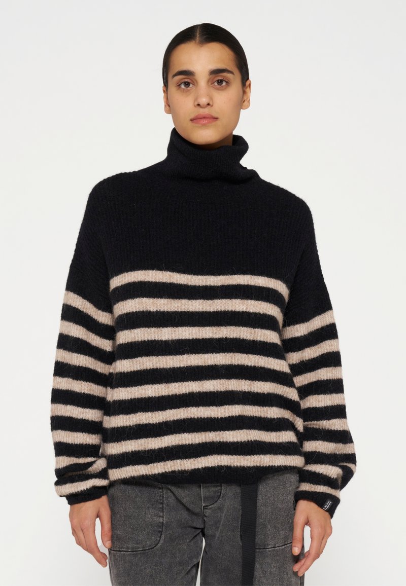 Gestreepte coltrui in zwart en beige, met een losse pasvorm, textuur gebreid en lange mouwen met ribgebreide manchetten.