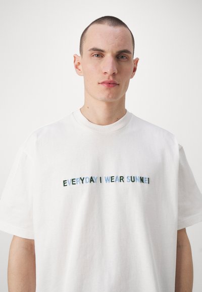 Sunnei OVER - T-shirt imprimé - off white