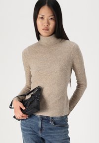 Abercrombie & Fitch SLIM CURLY TURTLE NECK - Džemperis - brown