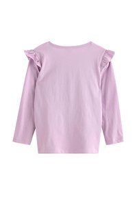 Πουκάμισο με μακριά μανίκια από ανοιχτό μωβ βαμβάκι με διακοσμητικά βολάν στους ώμους, στρογγυλή λαιμόκοψη και απλή, λεία υφή.