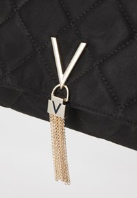 Valentino Bags CHARLOTTE - Taška s příčným popruhem - nero