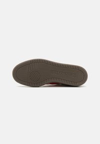 Marc O'Polo COURT  - Joggesko - white/poppy red