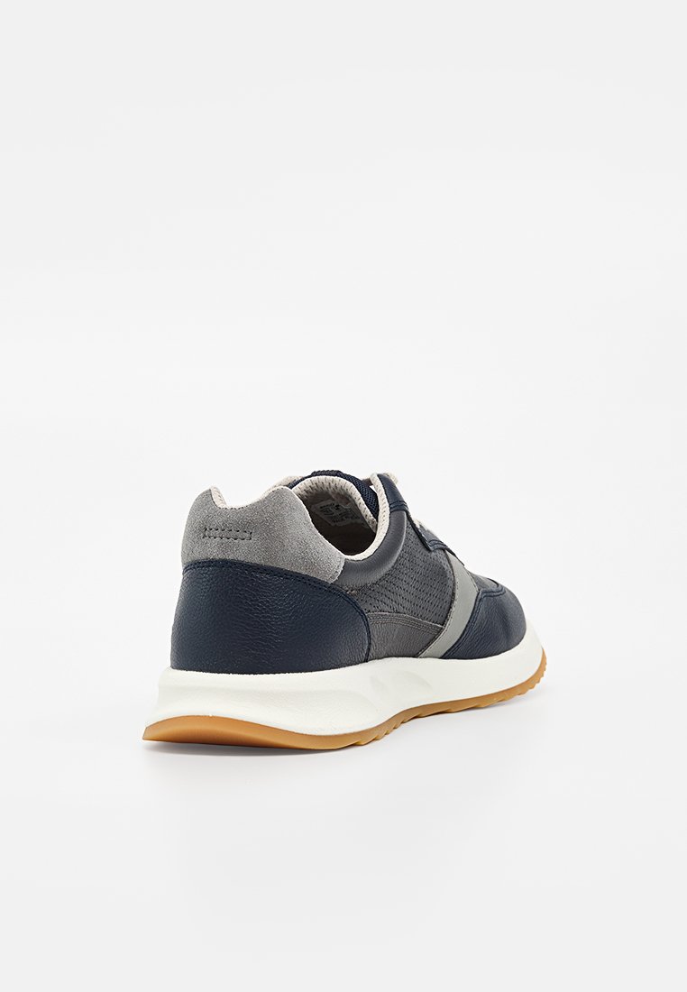 Sneaker low