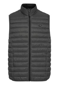 Chaleco acolchado gris con cuello alto y cremallera delantera. Presenta una textura acolchada y un pequeño logo. La tela parece suave y ligera.