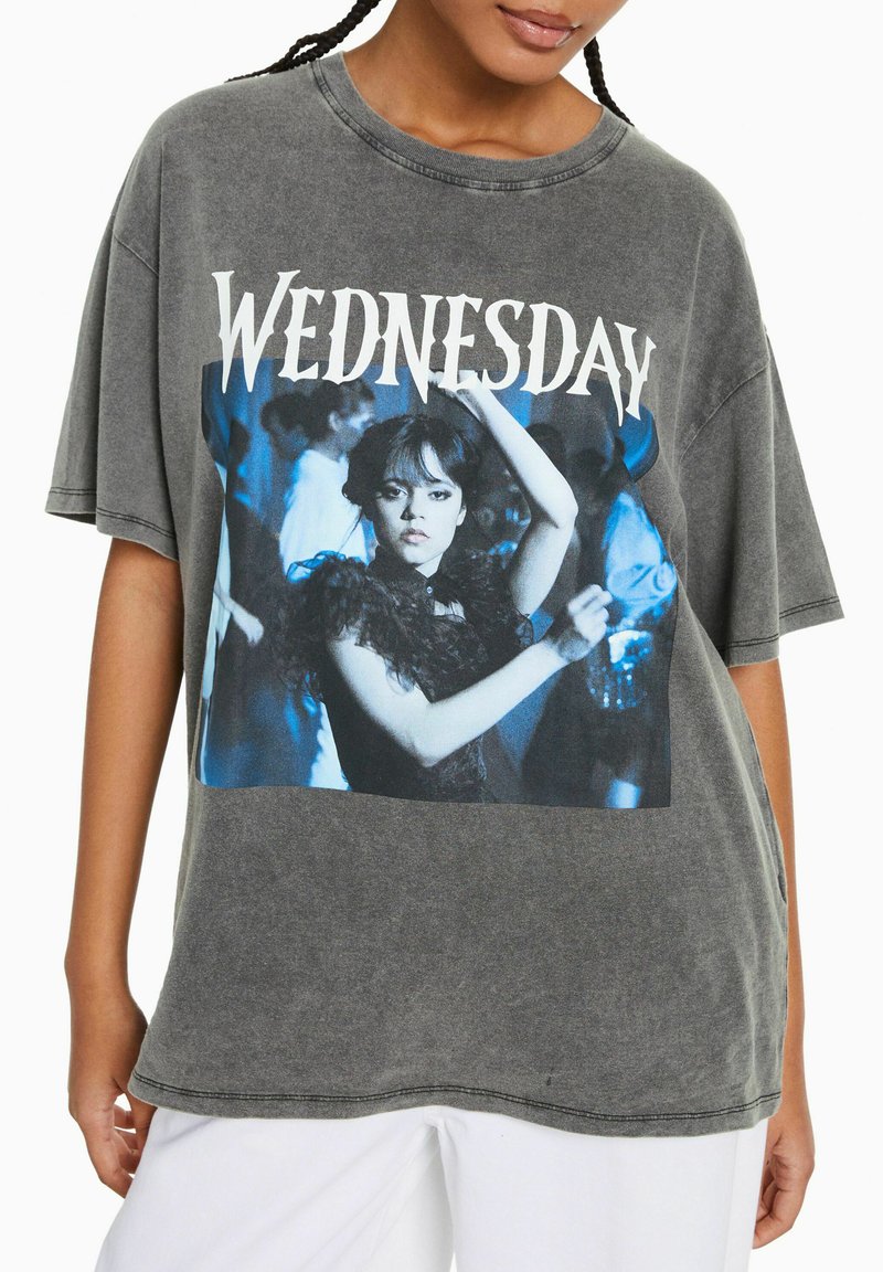 Bershka SHORT SLEEVE WEDNESDAY TShirt print dark grey/dunkelgrau