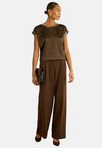 Niewybrane, chocolate brown animal tipped