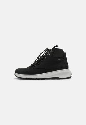 AERANTIS - Botins de atacadores - black