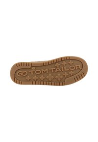 Bruine rubberen zool met een gestructureerd patroon, voorzien van een verhoogd logo "TOM TAILOR" en ruitvormige accenten. Geschikt voor casual schoeisel.