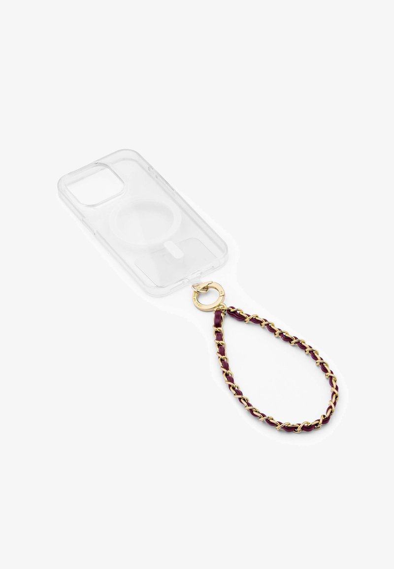 Przezroczyste etui na telefon z złotymi elementami i bordowym łańcuszkiem. Posiada okrągłe wycięcie kompatybilne z MagSafe.