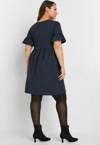 Yours Clothing Vapaa-ajan mekko - navy