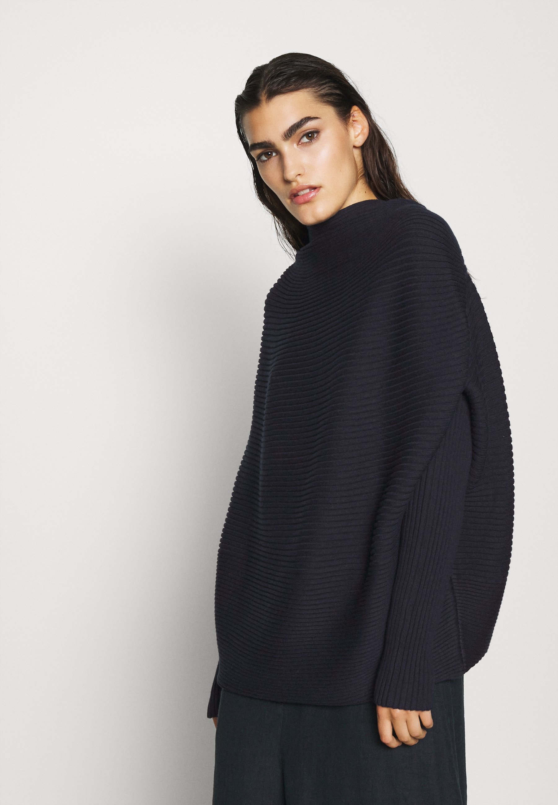 DESIGNERS REMIX ROBIN DRAPE Trui navydonkerblauw DESIGNERS REMIX ANTICO CABLE Trui lavender Zalando.nl