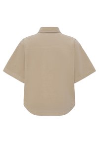 Chemise beige à manches courtes avec col, vue de dos, avec un empiècement droit et un ourlet légèrement incurvé.